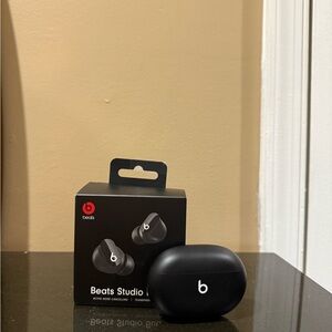 Beats Studio Buds in Black